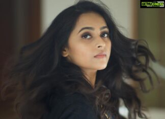 Sri Divya Instagram - Life is short ,make every hair flip count! 😎😄 PC- @camerasenthil