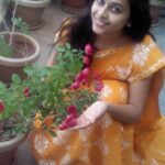 Sri Divya Instagram - Where flowers bloom so does hope .. let’s all hope for the best 🤗#stayhomestaysafe #oldpicsarethebest