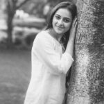 Sri Divya Instagram – Our planet is at breaking point, but it’s still not too late to save it!! Given the time and effort our #mothernature will revive✊
#planttrees #gogreen #savewater #savepaper #saveelectricity #reduceplastic #reuseplastic #recycleplastics #climateactionnow #naturenow