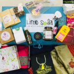 Sri Divya Instagram - Thank You @limesodapopup for the lovely hamper 🥰💙 and @artistmanagement_ind for organising 🤗 @sathishoffl #popuptrunkshowbysoundarya at @buva_house Chennai 27th and 28th Sep 2019 !!