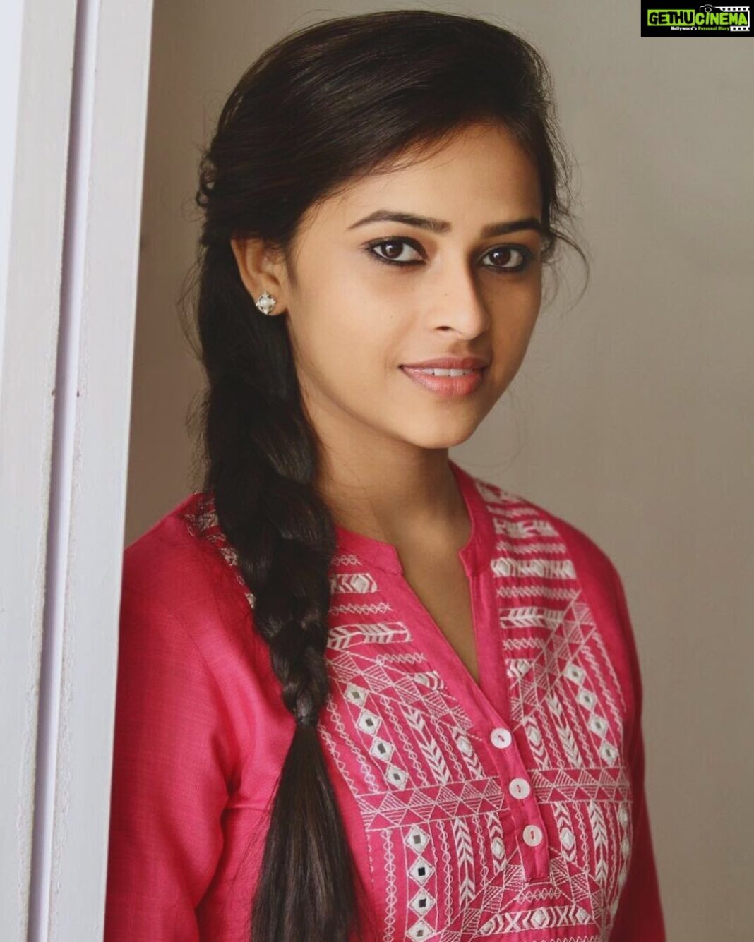 Sri Divya Instagram - Happy Monday 💕