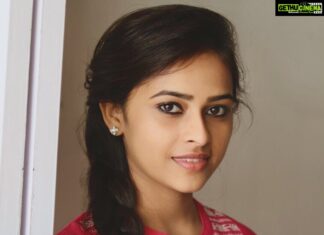 Sri Divya Instagram - Happy Monday 💕