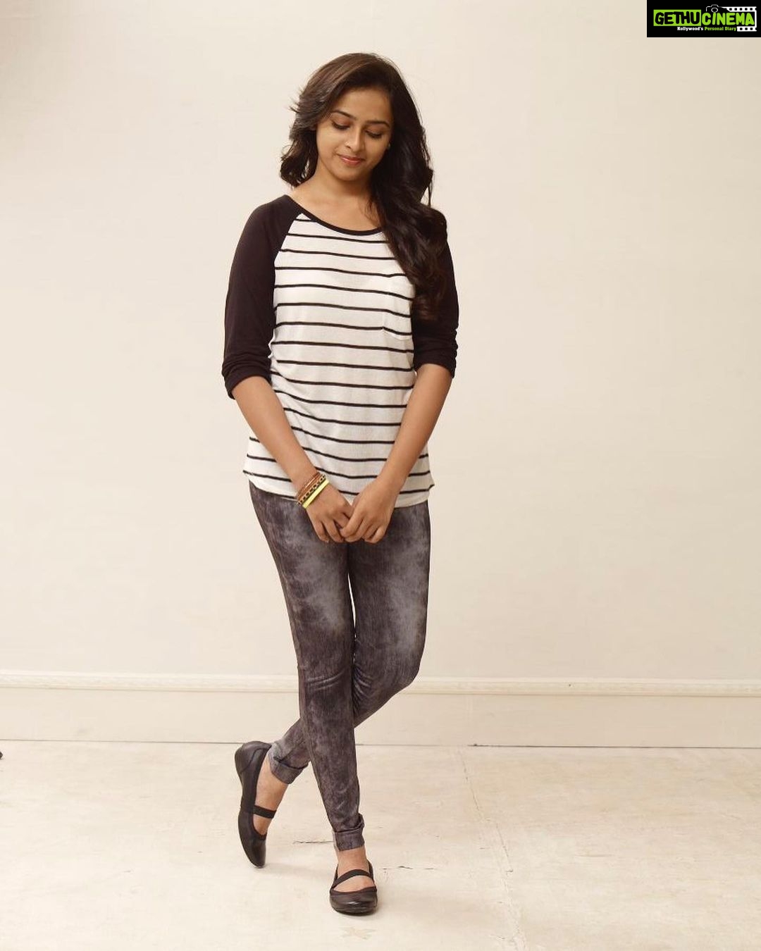 Sri Divya Latest Stills,Sri Divya New Pics,Sri Divya Latest Gallery,Sri  Divya Photos,Sri Divya Latest Photos,Sri Divya