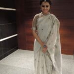 Sri Divya Instagram - Totally in Love with this ethnic look !! 😊❤️ Outfit by @sush_th0ta @goldenparrot_official #vermillionseries #thotavaikuntam #handlooms Follow the link below for more beautiful sarees!! https://www.storyltd.com/categories/textiles/sarees/ Accessories by @pradejewels 🖤🖤