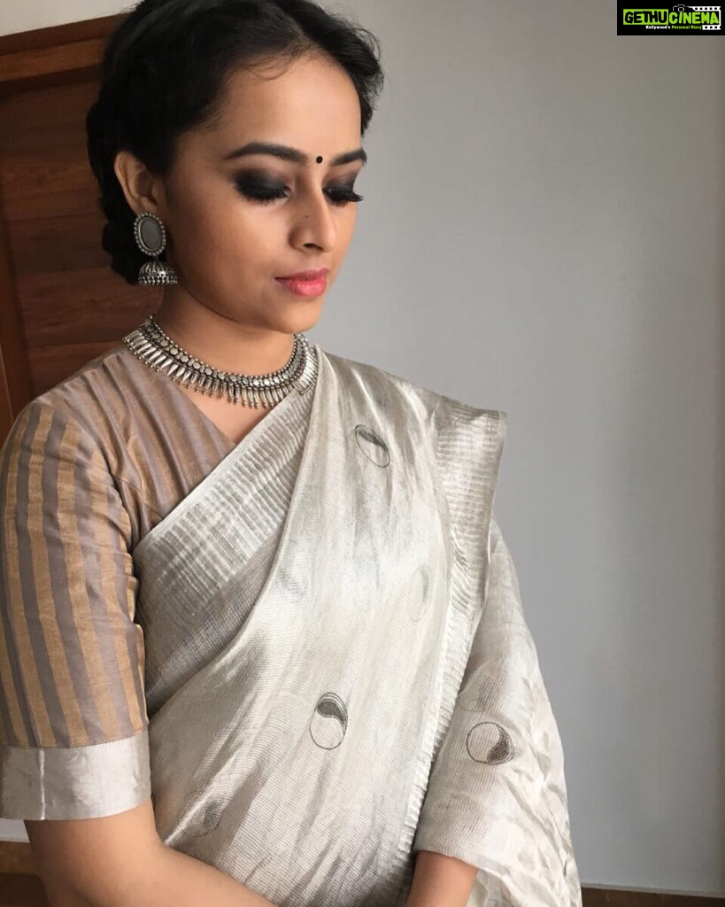 Sri Divya Instagram - When the accessories enhance the look! Accessories by @pradejewels😊 @goldenparrot_official