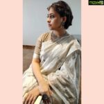 Sri Divya Instagram – #throwback #oneofmyfavlooks #sareelove 💖