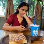 Sri Divya Instagram – Meri behen @sri_ramya555 kitne photo lengi aap? 🙃😛