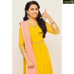 Sri Divya Instagram – 💛💛
Jewellery- @pradejewels 
Styling- @malini.priya.s 
M&H- @diana_touthang