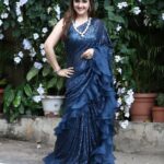 Sridevi Vijaykumar Instagram – Dream big..Sparkle more..Shine bright

Completing my look with the trending sequins midnight blue saree from @neerusindia
Jewellery @the_jewel_gallery 
#comedystars#starmaa#disneyhotstar#sunday#sequinsaree#shine#glitter#festive#glam#partywear#bling