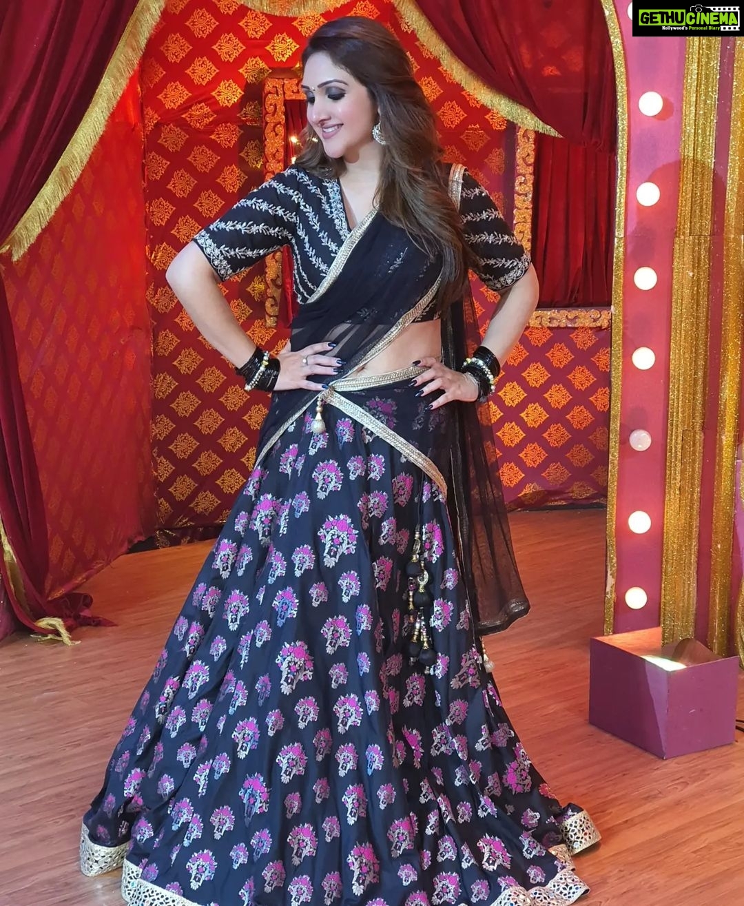 Sridevi Vijaykumar Instagram - Happy sunday Start the day with A GREAT SMILEππππ Outfit:@neerusindia #black#festivalseason#sundayfunday#sunday#Comedystars#starmaa#hotstar#festivewear#indianwear#ethnicwear#neerusindia