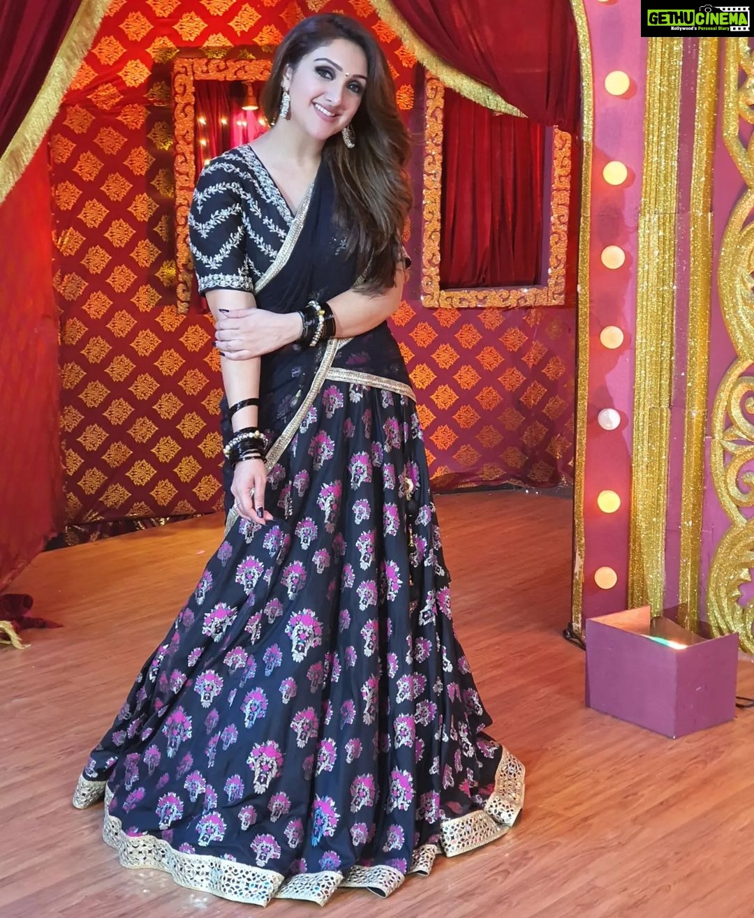 Sridevi Vijaykumar Instagram - Happy sunday Start the day with A GREAT SMILEππππ Outfit:@neerusindia #black#festivalseason#sundayfunday#sunday#Comedystars#starmaa#hotstar#festivewear#indianwear#ethnicwear#neerusindia