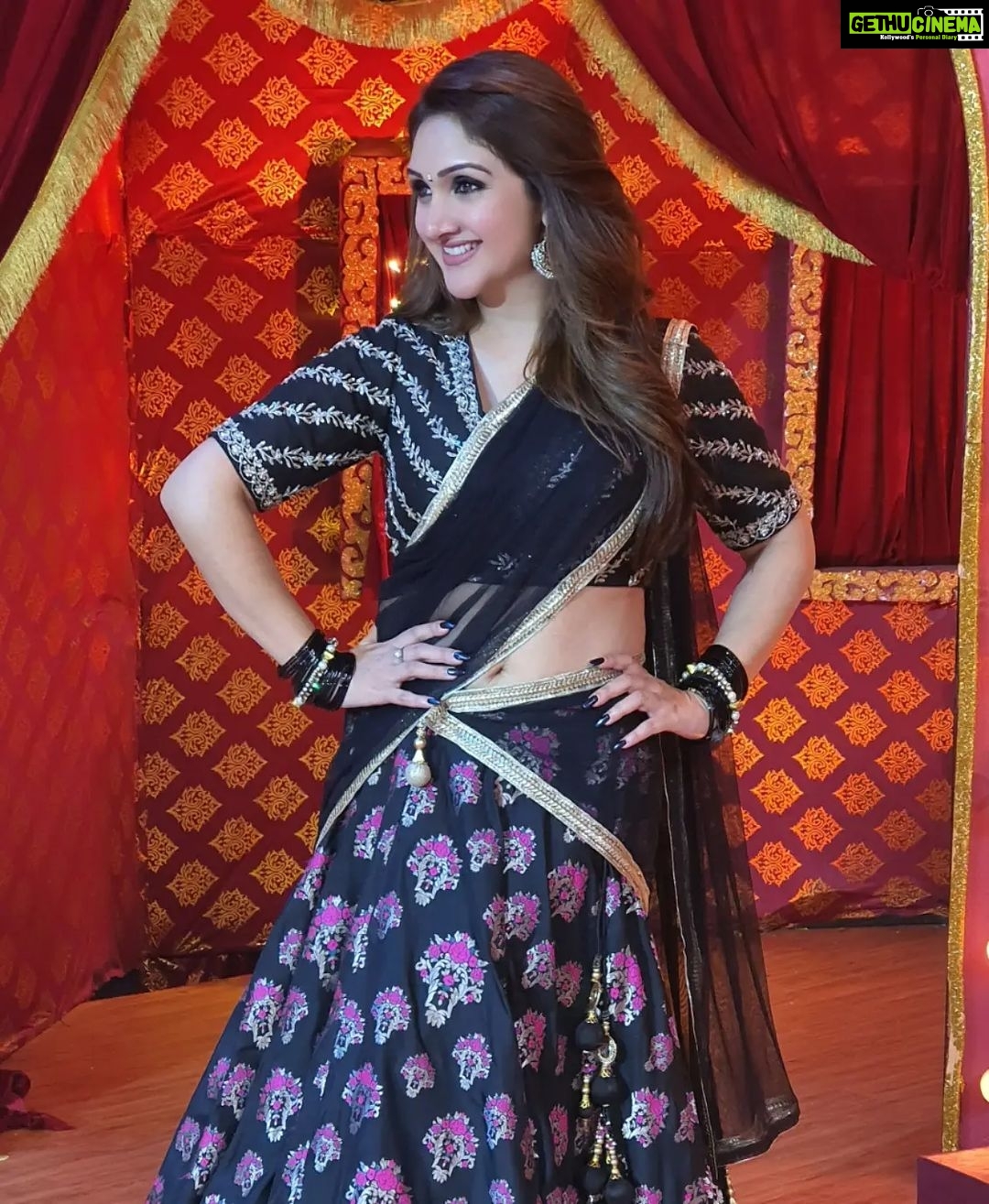 Sridevi Vijaykumar Instagram - Happy sunday Start the day with A GREAT SMILEππππ Outfit:@neerusindia #black#festivalseason#sundayfunday#sunday#Comedystars#starmaa#hotstar#festivewear#indianwear#ethnicwear#neerusindia