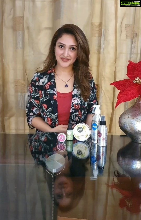 Sridevi Vijaykumar Instagram - @vilvah_ plays a major role in my skincare routine and it's a pleasure shopping from an ethical brand which delivers results. Thank You guys for curating skincare keeping in mind Indian skintype, texture, weather and what works for Indian skin. #skincare #favouritebrand #supportlocal