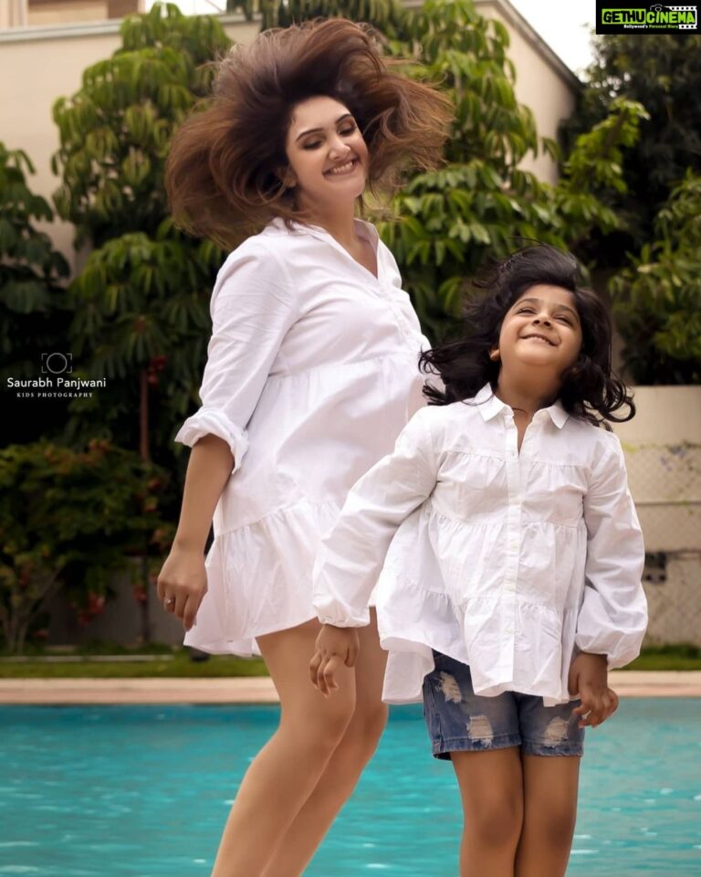 Sridevi Vijaykumar Instagram - Her smile makes me smile Her laugh is infectious Her heart is pure and true Above all i love that she is my DAUGHTER #mommysworld#mylittleprincess#rupikaa#loveofmylife#instakids 📸@saurabhpanjwanikidsphotography Makeup @shearsandbrushes_thesalon