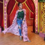 Sridevi Vijaykumar Instagram – Hello sunday🌞😁

#happysunday#sundayfunday#comedystars#starmaa#entertainment#comedyshow

Outfit:@feathersbtq