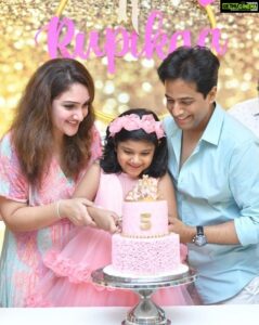 Sridevi Vijaykumar Instagram - Thank you all for the love and blessings to my little girl🤗
#5thbirthday#myprincess#mydaughter#birthdaygirl#birthdaydecor

Rupikaa's outfit:@samtaandshrutistudio 
Photography: sri bali studio @santoshk_chintu 
Decor: @sparks.lifestyle