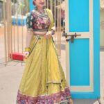 Sridevi Vijaykumar Instagram - 💛💜💚#comedystars#maatv#sunday#sundayfunday#entertainment#sridevi#sridevivijaykumar#starmaa#fashion#lehenga#jewellery#banjarajewellery Outfit @mugdhaartstudio Jewelry @yoursethnically