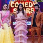 Sridevi Vijaykumar Instagram – Comedy stars from today every Sunday 1.30pm on starmaatv @sekharmaster @varshini_sounderajan @starmaa @imashwinbabu #comedystars#comedyshow#sundayfunday#starmaa#nonstopentertainment#newshow#sunday

Dress:@sashivangapallicouture Jewelry:@treasureboxoriginals 
Bangles:@sanvi_creations_