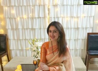 Sridevi Vijaykumar Instagram - My best wishes to you and your loved ones. Hope all your wishes come true. #karthikadeepam#karthikapournami#lights#lamps#diya#positivevibes