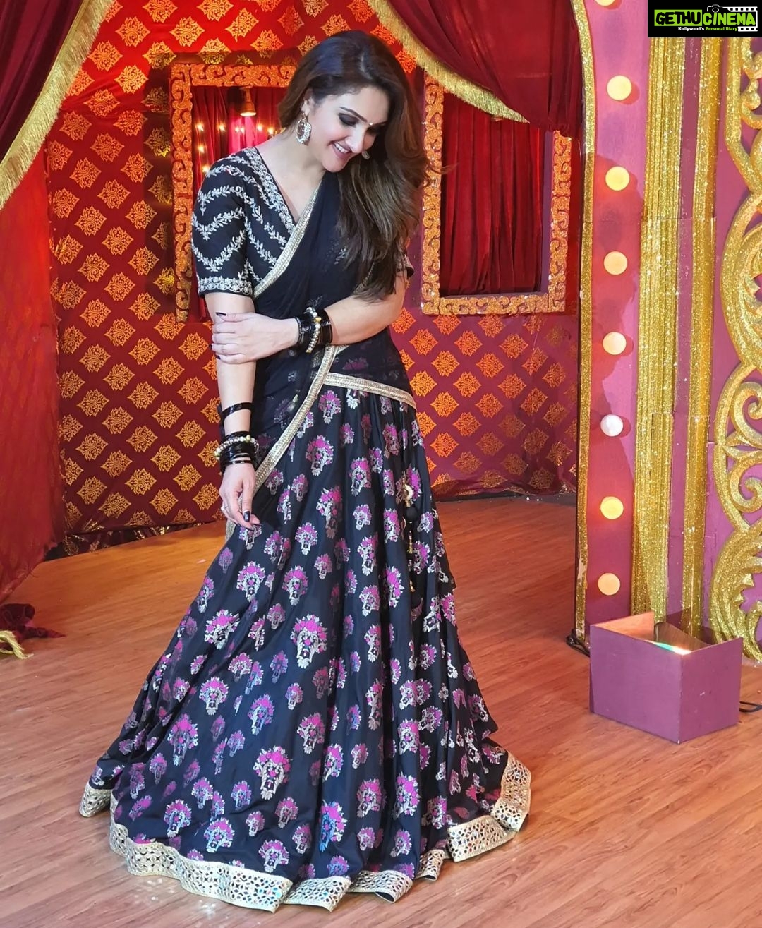 Sridevi Vijaykumar Instagram - Happy sunday Start the day with A GREAT SMILEππππ Outfit:@neerusindia #black#festivalseason#sundayfunday#sunday#Comedystars#starmaa#hotstar#festivewear#indianwear#ethnicwear#neerusindia