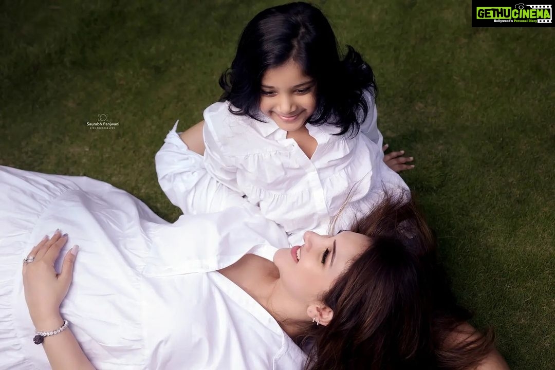 Sridevi Vijaykumar Instagram - No matter how much i say i love you, i always love you more than that ❤ #daughtersday#daughterlove#daughter#happygirl#mybaby#mydoll#mummysgirl#blessedwiththebest#rupikaa#sridevi#momanddaughter#twinning 📸@saurabhpanjwanikidsphotography