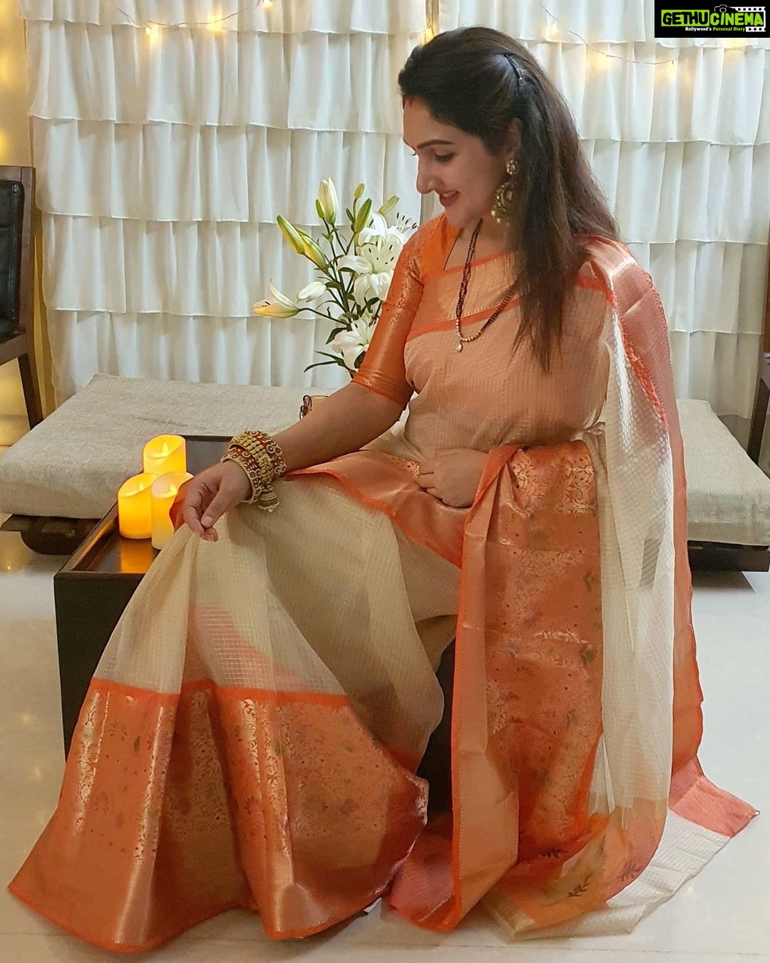 Sridevi Vijaykumar Instagram - My best wishes to you and your loved ones. Hope all your wishes come true. #karthikadeepam#karthikapournami#lights#lamps#diya#positivevibes