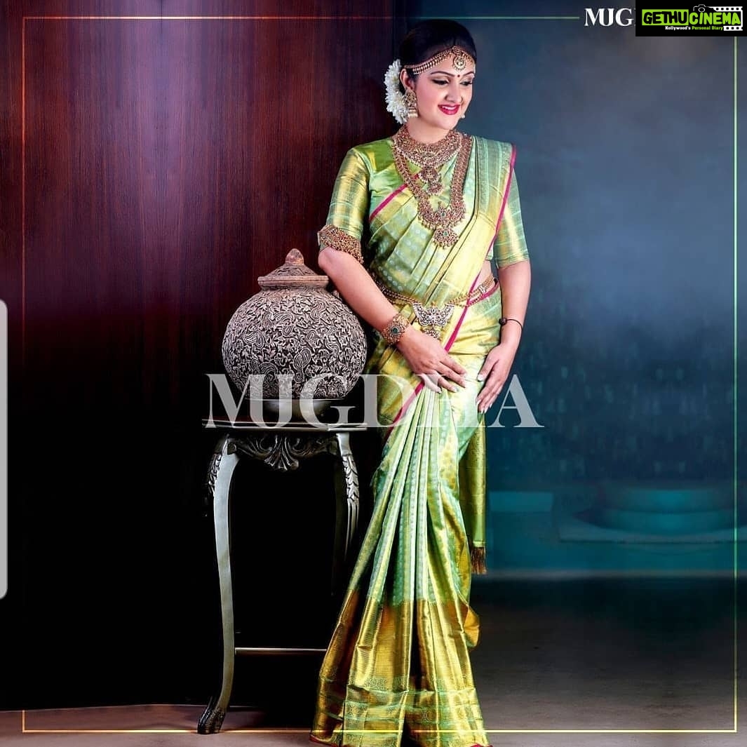 Sridevi Vijaykumar Instagram - I always love sarees and jewelry.. very happy to be the face of @mugdhaartstudio .. all the best teamπππ#kanchipuramsaree#festiveseason#bride#mugdhaartstudio