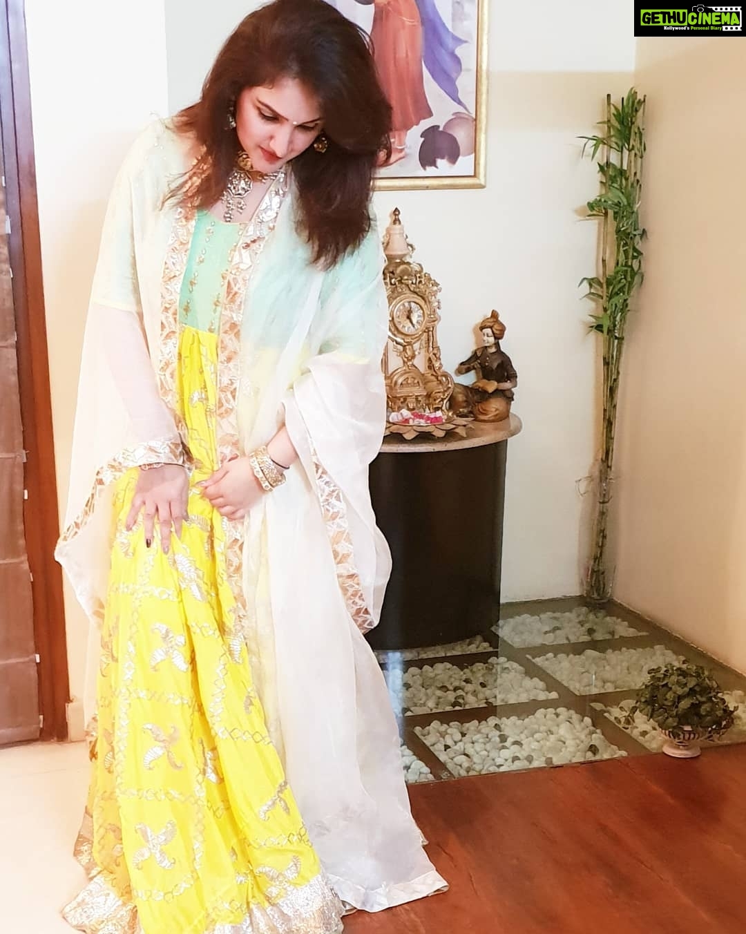 Sridevi Vijaykumar Instagram - 2018 has been a good year looking forward for 2019π₯π§ββοΈπ€© have a wonderful and a successful year aheadπππ#byebye2018