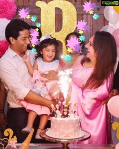 Sridevi Vijaykumar Instagram - Birthday celebrations💖🎉🎁👸🎂#rupikaa#2ndbirthday#sridevivijaykumar#birthdayfun#mybabydoll#princessofthefamily👑🎀#loveyousomuch😘