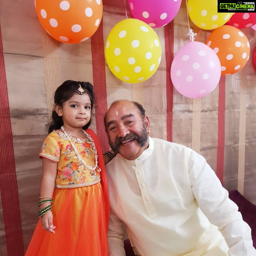 Sridevi Vijaykumar Instagram - With thatha❤#mymostfavorites#rupikaa#vijaykumar
