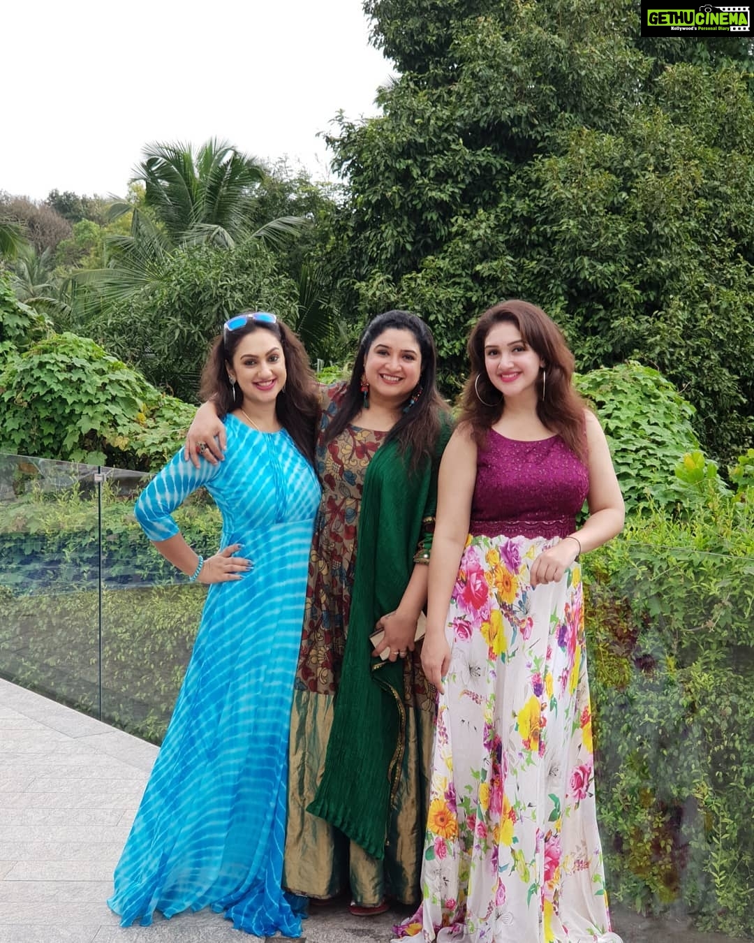 Sridevi Vijaykumar Instagram - Family❤#siblings#funtrip#daddysbirthday#alwaysfuntogether❤️