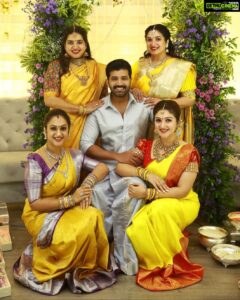 Sridevi Vijaykumar Instagram - The greatest gift our parents gave us was each other ❤👭🧍‍♂️👭 ❤

#siblings#sisters#brother#family#love#strongertogether#bonding#familyfirst#memoriesforlife#happytimes#loveyou