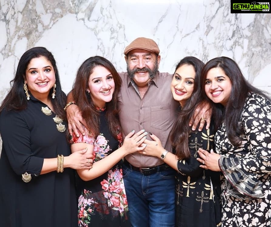 Sridevi Vijaykumar Instagram - Blessed to be your daughter⤠you mean the world to usđ¤#daddysgirl#familytime#mysistersâ¤ď¸ #happiness#vijaykumar#sridevivijaykumar
