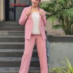 Sridevi Vijaykumar Instagram - "KEEP YOUR HEELS, HEAD AND STANDARDS HIGH" #Comedystars#starmaa#sunday#disneyhotstar#sridevivijaykumar#sridevi#instagram#fashion#myself#smile#photography#picoftheday Outfit:@atelierstores Accessories @the_jewel_gallery