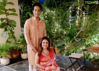 Sridevi Vijaykumar Instagram - May the divine light of diwali spread into your life peace prosperity happiness and good health Wishing a very happy deepavali from us to all of you💥💥💥💥 #diwali2021#deepavali#diwalicelebration#diya#light#lamp#rangoli#festival#family#diwalivibes#glitter#decor#happymoments#myfamily#wishes#celebration Saree @brandmandir Jewellery @d_terracotta_by_obuushasenthel