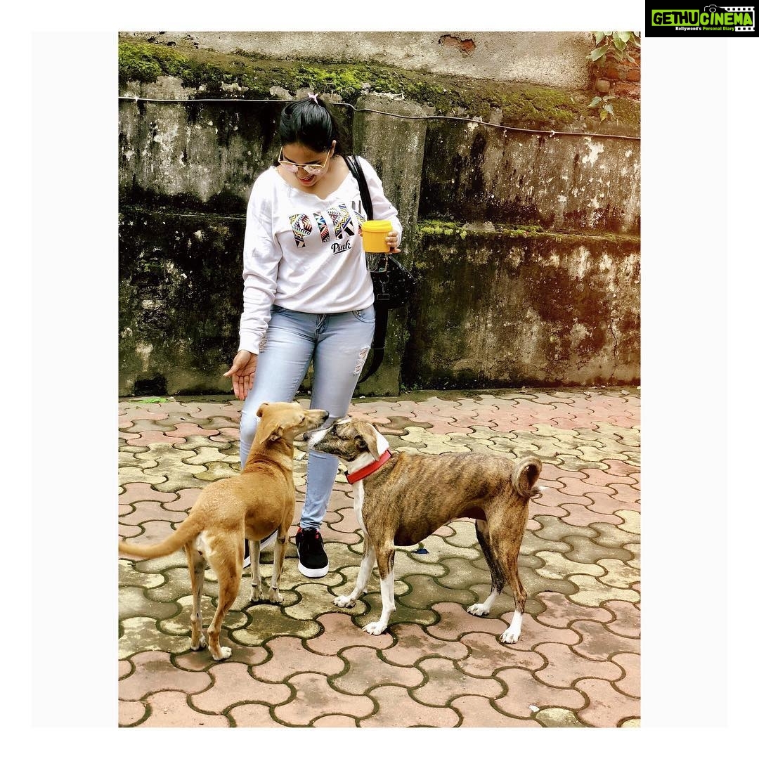 Srushti Dange Instagram - That moment when you wanna show off your brand new #nike shoes @nikewomen and you get busted (photobombed) by these monsters 🤦🏼♀️ I mean seriously 😐 come on kids P.S : finally they did let me have one decent pic that too 🤷🏻♀️