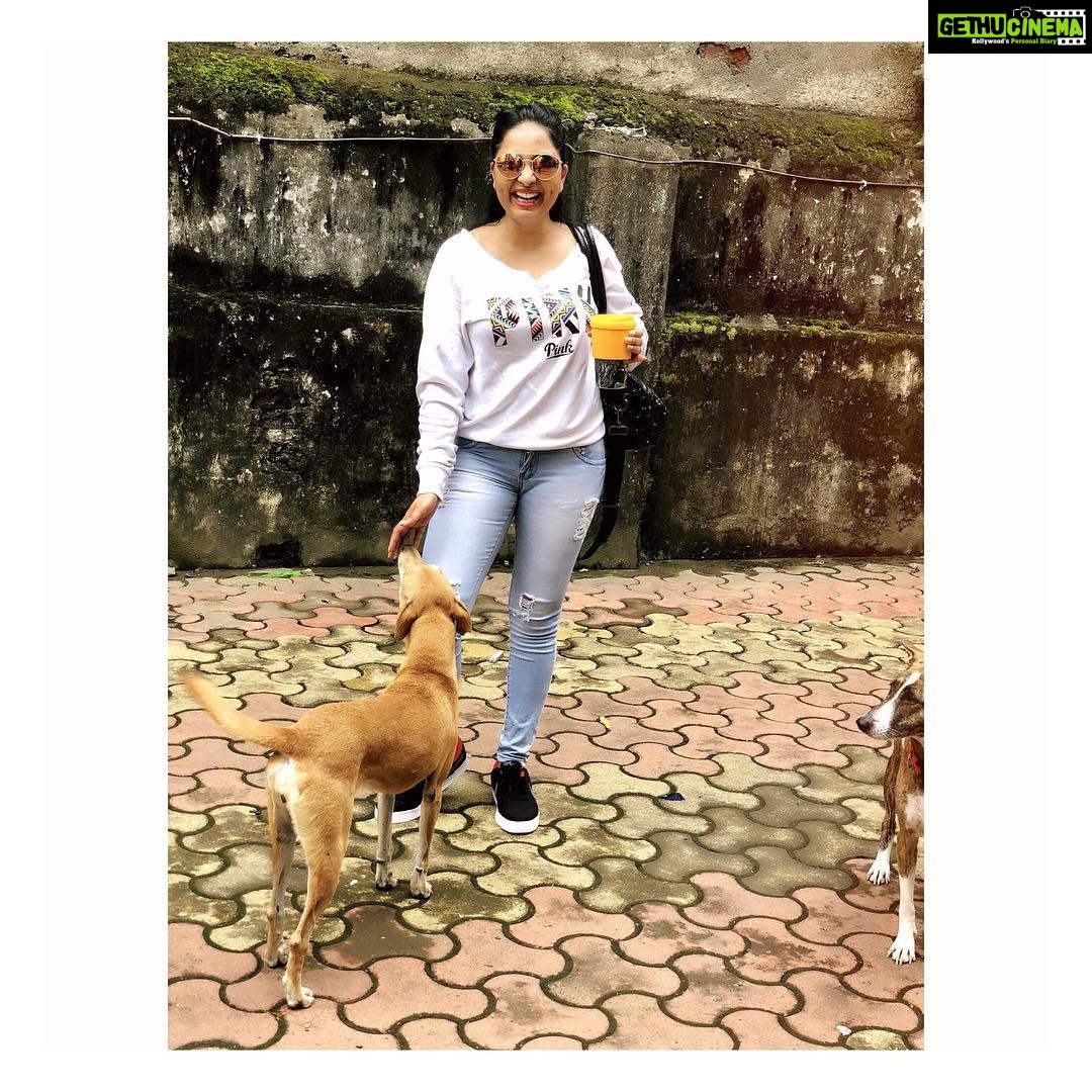 Srushti Dange Instagram - That moment when you wanna show off your brand new #nike shoes @nikewomen and you get busted (photobombed) by these monsters 🤦🏼♀️ I mean seriously 😐 come on kids P.S : finally they did let me have one decent pic that too 🤷🏻♀️