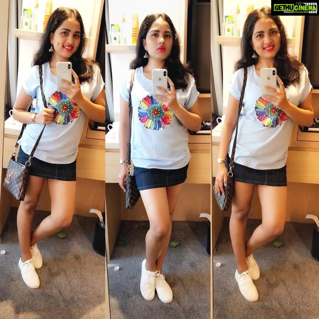 Srushti Dange Instagram - 👻 Singapore