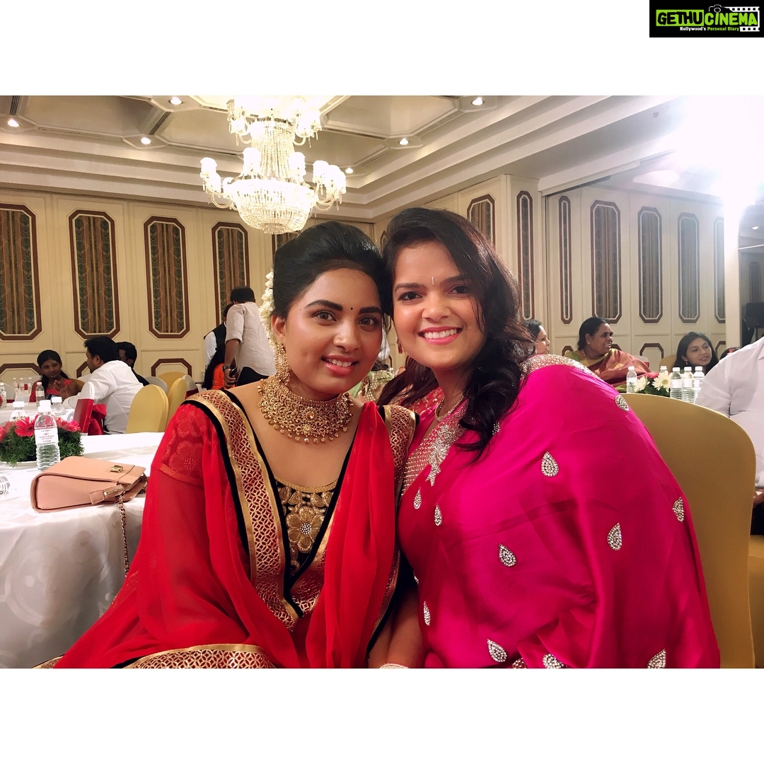 Srushti Dange Instagram - Wedding chaos Hundreds of hugs, thousands of inside jokes, millions of smile & billions giggles, zillions of gossip xoxo π @pradeepa84 β¨π«πΈπ¦ #bestfriendsbrotherswedding