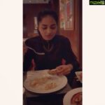 Srushti Dange Instagram - It’s a sea food night #oysterfest #mykindanight #ilivetoeat