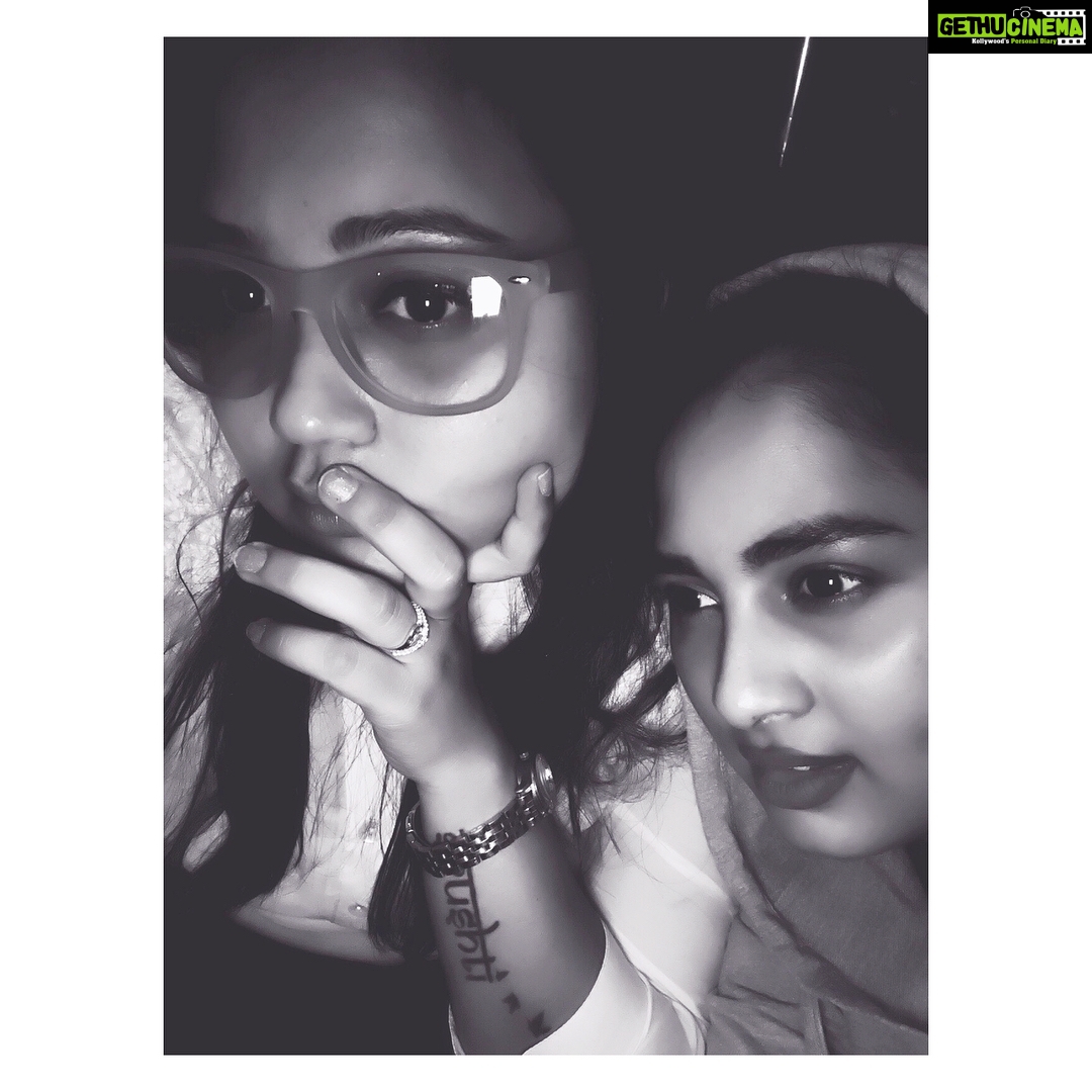 Srushti Dange Instagram - My go to girl #thatkindanight #musicandkaraoke #sistercumbestie #myworld