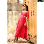 Srushti Dange Instagram – Daydreaming 💭 

Makeup 💄 @hairandmakeupbynive 
Hairdo 💇‍♀️ @jananimohan_makeupartist 
Styled by @dorothyjai 
Photography by @camerasenthil