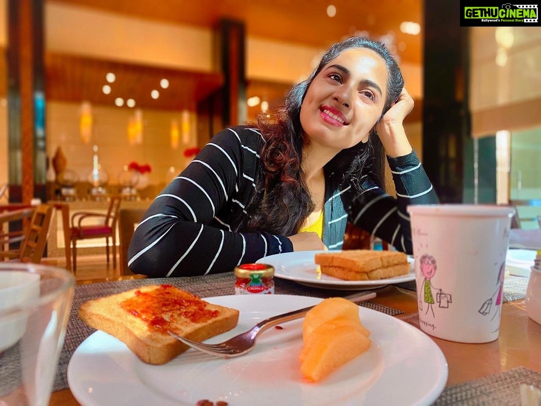 Srushti Dange Instagram - Yes I drink milk 🥛 and honey 🍯 in the mornings 💪🏻🙋🏻♀️ Photo credit @thameez_919