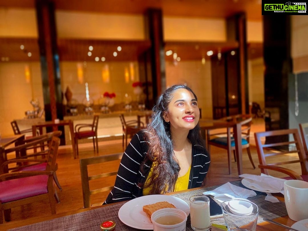 Srushti Dange Instagram - Yes I drink milk 🥛 and honey 🍯 in the mornings 💪🏻🙋🏻♀️ Photo credit @thameez_919