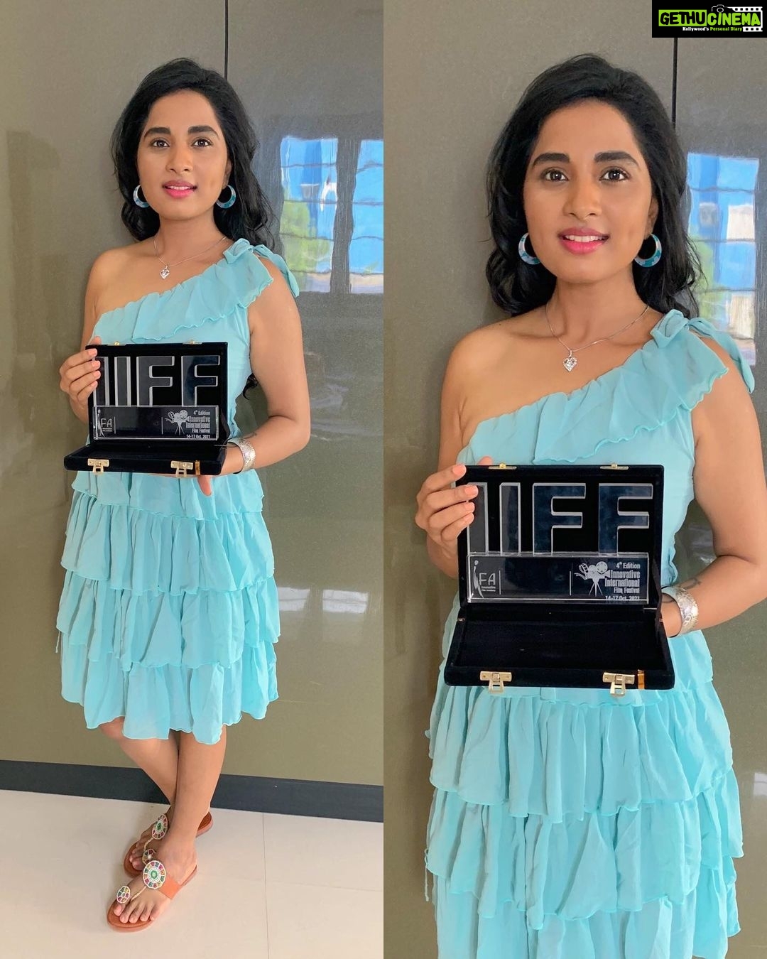 Srushti Dange Instagram - My heart is too full to tell you just how I feel. And may I say thank you to y’all definitely I feel honoured . It’s quite a refreshing when independent movies gets special appreciation & for that me & my entire team will always be grateful 😇 #kattil movie received 4th edition #IIFFA film festival award for best movie 🎥