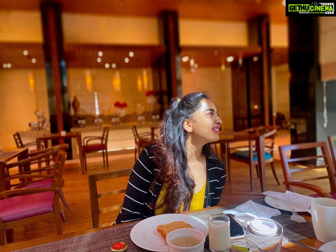Srushti Dange Instagram - Yes I drink milk 🥛 and honey 🍯 in the mornings 💪🏻🙋🏻♀️ Photo credit @thameez_919