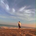 Srushti Dange Instagram – आसमाँ इतनी बुलंदी पे जो इतराता है
भूल जाता है ज़मीं से ही नज़र आता है

#Reel #reelsinstagram #reels #reelitfeelit #srushtidange #reelkarofeelkaro #reelsindia #reelsvideo