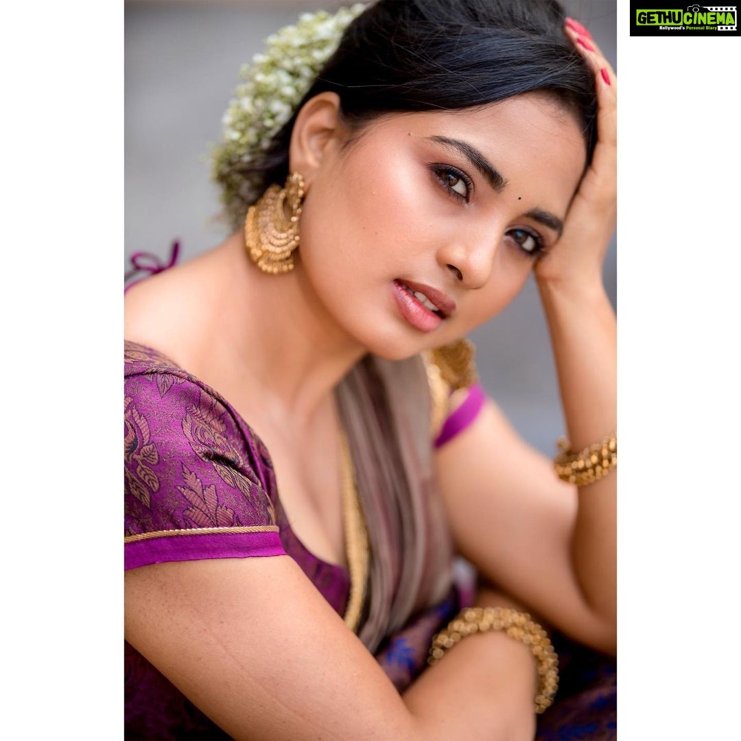 Srushti Dange Instagram - Less perfection more authenticity πΈπ¦ Makeup by @hairandmakeupbynive Hairdo by @jananimohan_makeupartist Styles by @dorothyjai Assisted by @kodagantigajalakshmi Photography by @camerasenthil