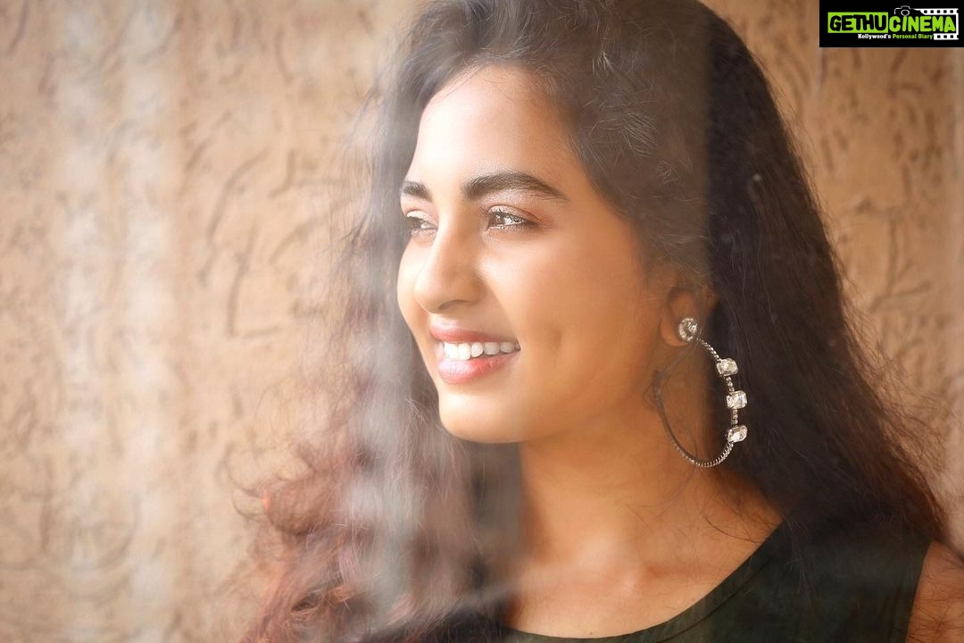 Srushti Dange Instagram - She’s an old soul with young eyes, a vintage heart and a beautiful mind