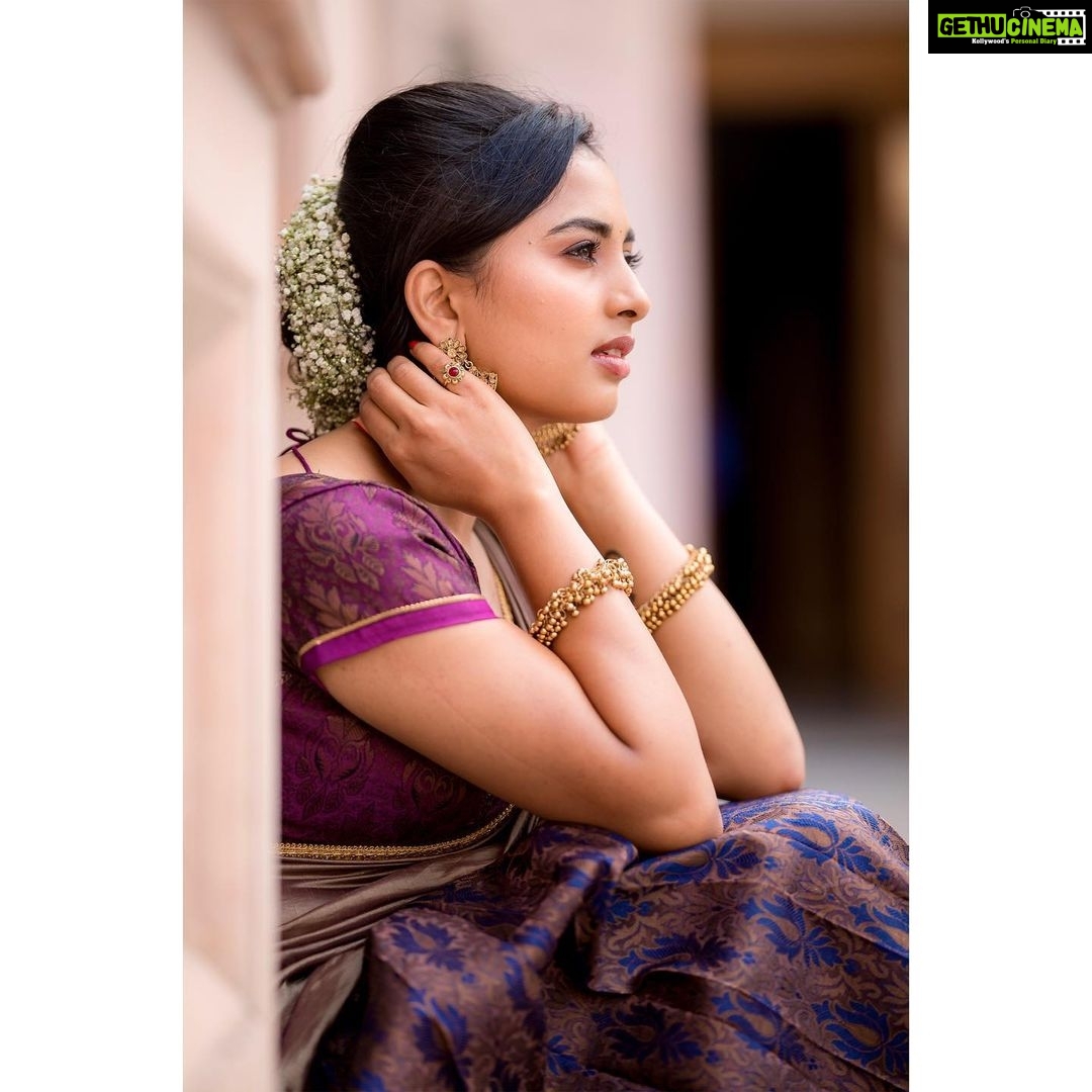 Srushti Dange Instagram - Less perfection more authenticity πΈπ¦ Makeup by @hairandmakeupbynive Hairdo by @jananimohan_makeupartist Styles by @dorothyjai Assisted by @kodagantigajalakshmi Photography by @camerasenthil